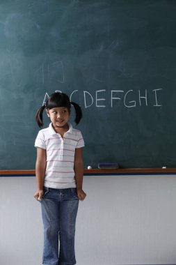 sınıf adlı genç kız