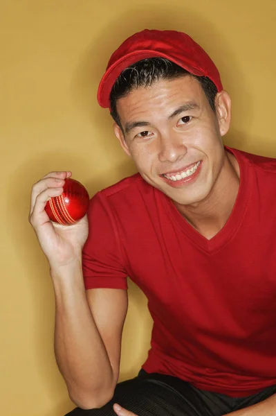 Fiatal férfi piros póló — Stock Fotó