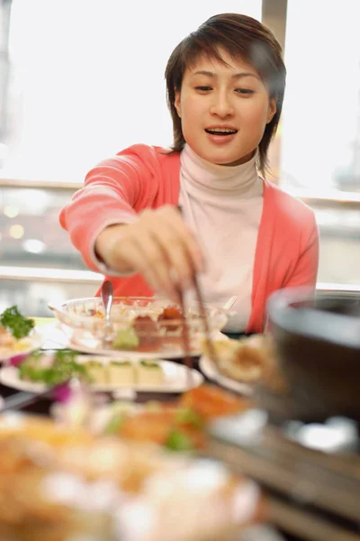 Young woman at Chinese restaurant — Stock Photo, Image