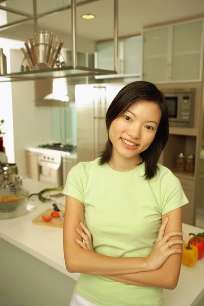 Young woman leaning on kitchen Royalty Free Stock Photos