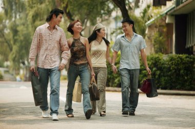 mutlu genç arkadaşlar