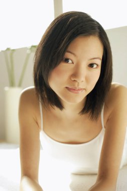 Ön yüzünde yalan kadın