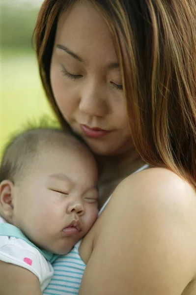Madre con lindo bebé — Foto de Stock