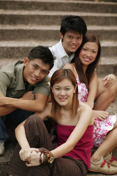 Friends posing for picture — Stock Photo, Image