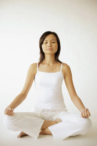 Woman sitting in lotus position — Stock Photo, Image