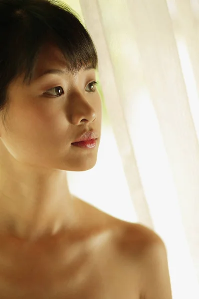 Jeune jolie femme asiatique — Photo