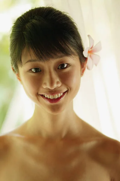 Fiatal csinos ázsiai nő — Stock Fotó