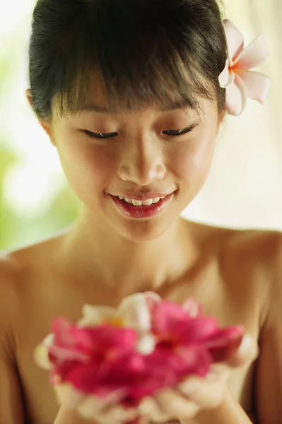 Fiatal csinos ázsiai nő — Stock Fotó
