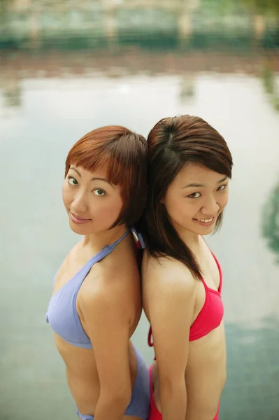 Două tinere femei — Fotografie, imagine de stoc