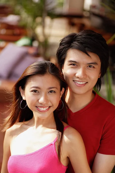 Pareja feliz joven — Foto de Stock