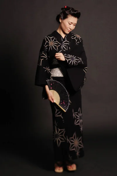 Mulher em traje japonês — Fotografia de Stock