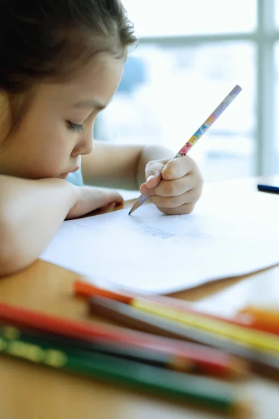 Young girl drawing — Stock Photo, Image