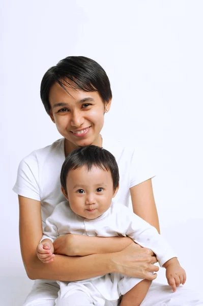 Mãe com bebê menino — Fotografia de Stock