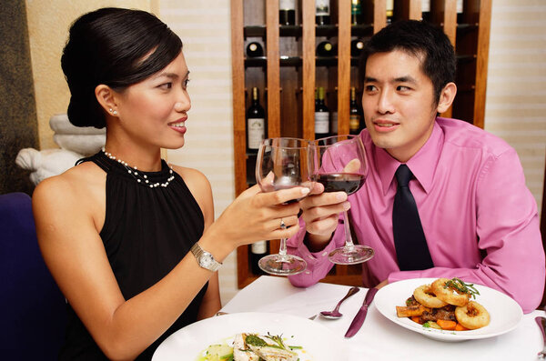 Couple eating in restaurant 