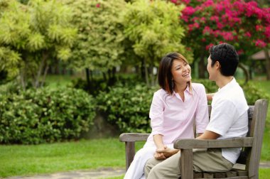 Park bankındaki çift