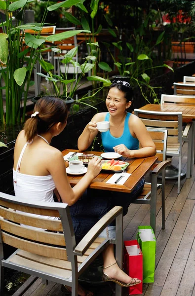 Two women at cafe — Stock Photo, Image