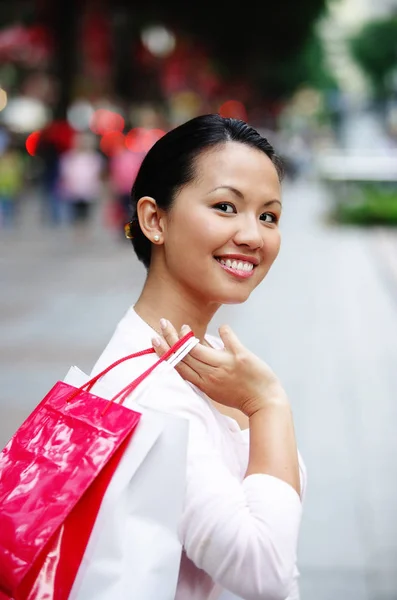 Mujer girando para mirar —  Fotos de Stock