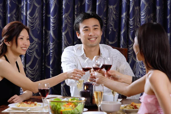 Parejas cenando — Foto de Stock