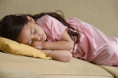 hikaye kitabı üzerinde Koç ile kız