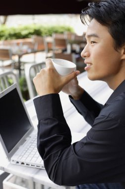 adam tutarak Kupası