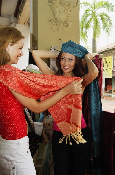 Caucasian women shopping — Stock Photo, Image