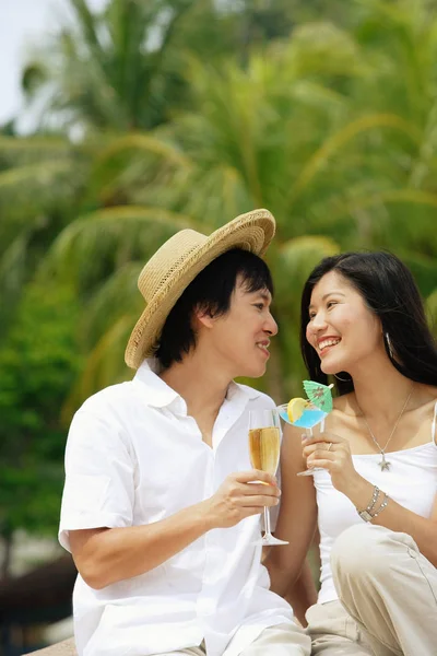 Feliz asiático casal — Fotografia de Stock