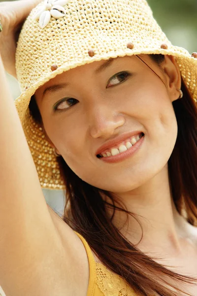 Young woman in hat — Stock Photo, Image