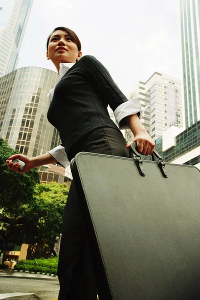 Mulher de negócios em terno — Fotografia de Stock