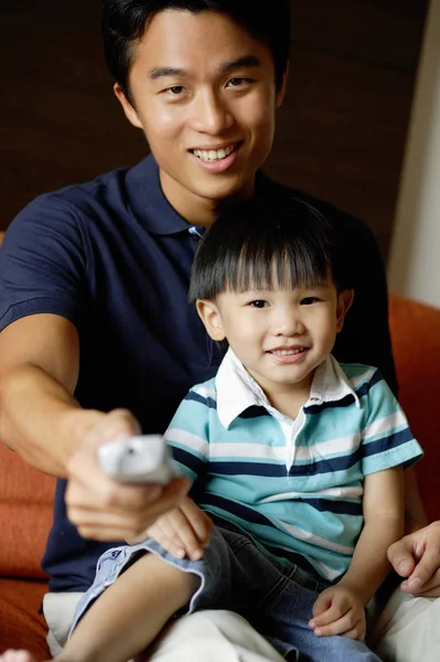 Pai com filho jovem — Fotografia de Stock