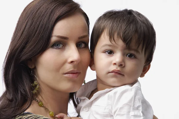 Madre tenendo bambino ragazzo — Foto Stock