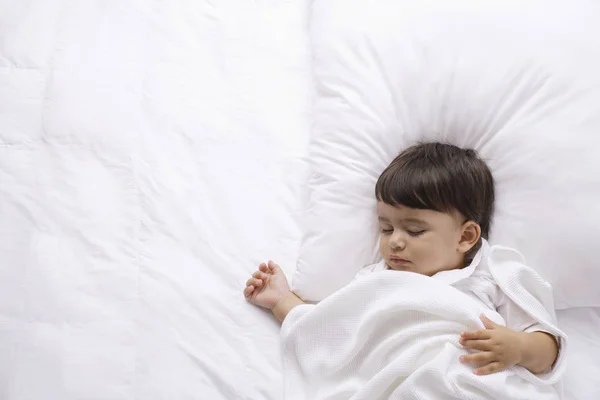 Tidur bayi laki-laki — Stok Foto