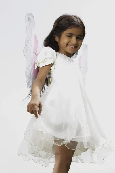 Dziewczynka ze skrzydłami — Zdjęcie stockowe