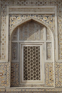 Itmad-ud-Daulah 'ın Mezarı