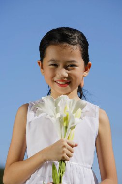 Parktaki sevimli kız.