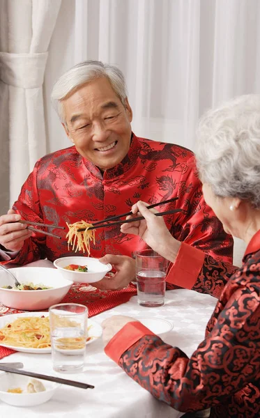Heureux asiatique Senior couple — Photo