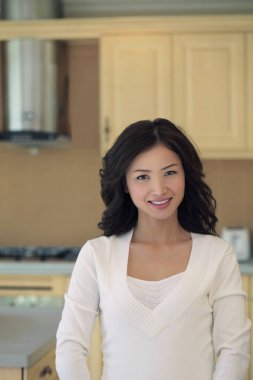 mutlu Asyalı kadın
