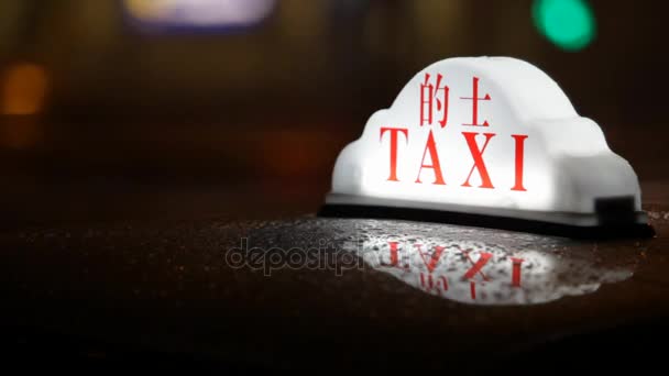 Taxi jízdy v noci — Stock video