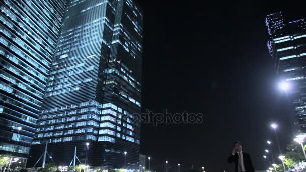 Businessman Walking and Talking on Phone — Stock Video