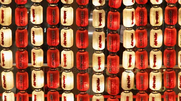 Китайские фонари висят в качестве украшения — стоковое видео