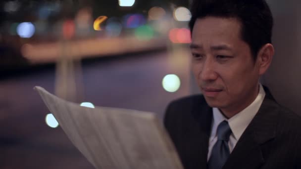 Businessman Reading Newspaper — Stock Video