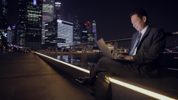 Businessman Sitting on Bench — Stock Video