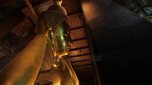 Statua reclinabile buddha — Video Stock