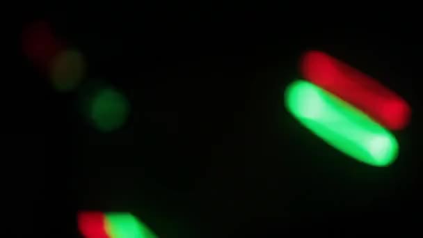 Lumières clignotantes dans la boîte de nuit 