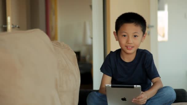 Boy play with digital tablet — Stock Video
