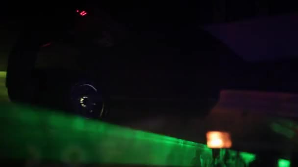 Миготливі вогні в нічному клубі — стокове відео