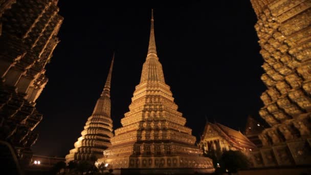 夜の寺院の尖塔 — ストック動画