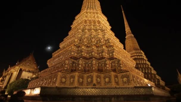 Věže chrámu v noci — Stock video