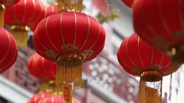 Lanterns hanging in front of temple — Stock Video