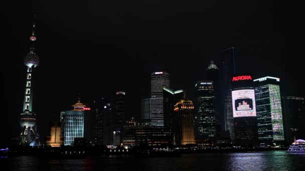 De kleurrijke lichten Shanghai bij nacht — Stockvideo