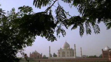 Taj Mahal'ı uzak görünümü